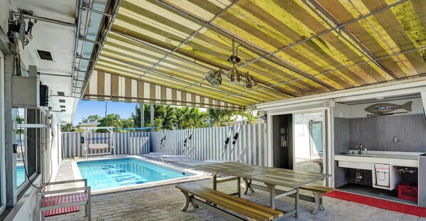 Pool - Private Studio w/ Pool & Patio steps to the Beach (Deerfield Beach)