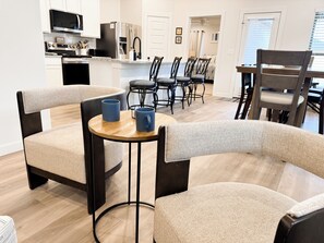 Dining - Spacious 4-bedroom house in Amarillo -Needle in a Haystack (Amarillo)