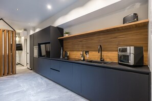 Fridge, microwave, oven, stovetop - Santopaolo Boutique Apartment - 5 (Naples)