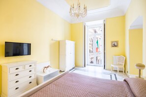 1 bedroom, free WiFi, bed sheets - Luxury Toledo 22 - “Re Vittorio Emanuele” (Naples)