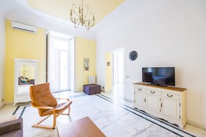 Smart TV - Luxury Toledo 22 - “Re Vittorio Emanuele” (Naples)