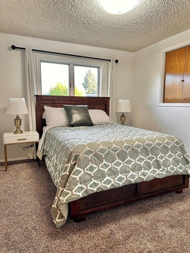 Charming 3-bedroom condo in Butte perfect for your getaway