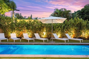 Unclassified image, 3 of 134, button