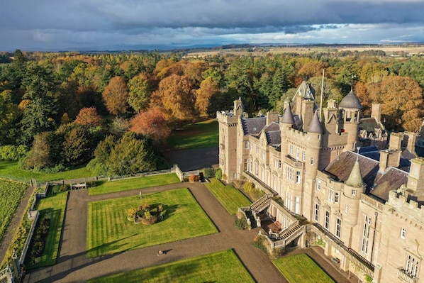 Unclassified image, 1 of 11, button - Esk Tower - Five Bedroom Apartment, Sleeps 10 (Brechin)