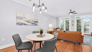 House (4 Bedrooms) | Interior - 2 Suites Walkable Historic District + Free Parking The Juliette by Avantstay (Savannah)