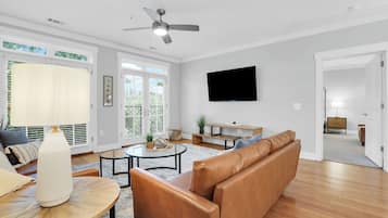 House (4 Bedrooms) | Living area