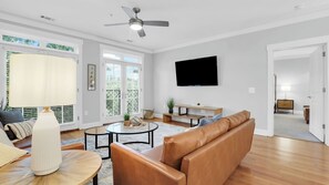 House (4 Bedrooms) | Interior - 2 Suites Walkable Historic District + Free Parking The Juliette by Avantstay (Savannah)