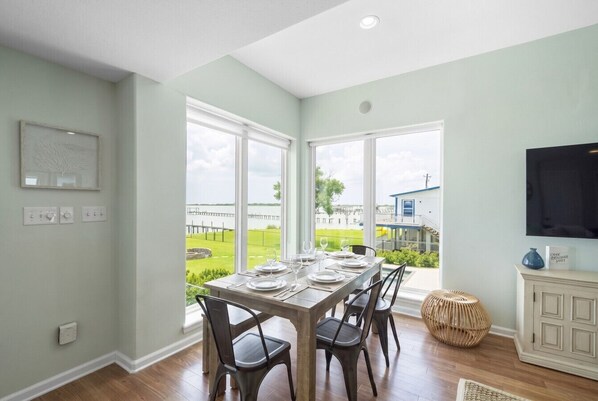 Dining - Waterfront Bay Home with Pool & Private Pier (Kemah Area)