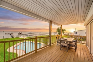 Outdoor dining - Waterfront Bay Home with Pool & Private Pier (Kemah Area)