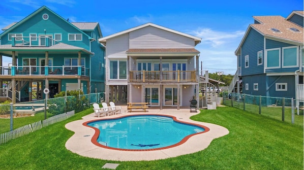 Exterior - Waterfront Bay Home with Pool & Private Pier (Kemah Area)