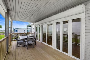 Outdoor dining - Waterfront Bay Home with Pool & Private Pier (Kemah Area)