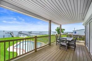 Outdoor dining - Waterfront Bay Home with Pool & Private Pier (Kemah Area)