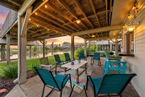 Outdoor dining - Anchor Down- Canal Home with Tiki Bar & Bay Views (Galveston)