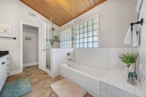 Hair dryer, towels - Anchor Down- Canal Home with Tiki Bar & Bay Views (Galveston)