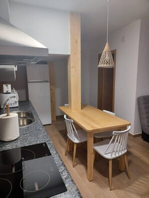 Unclassified image, 2 of 7, button