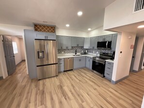 Private kitchen - 3024 E Sligh Ave (Tampa)