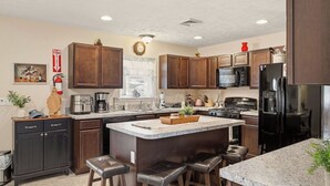 Ev (4 Bedrooms) | İç mekân