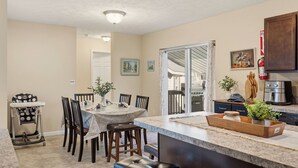 Ev (4 Bedrooms) | İç mekân