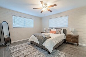 4 chambres, fer et planche à repasser, Wi-Fi gratuit, draps fournis