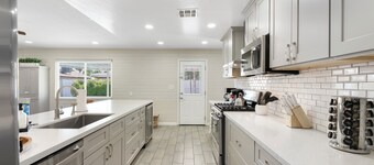 Desert Diamond - Scottsdale 4 BR, Pool, Fire Pit, Ping Pong and games