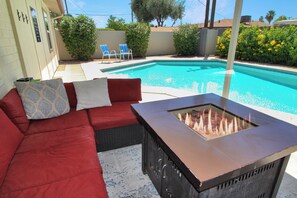 Outdoor pool - Desert Diamond - Scottsdale 4 BR, Pool, Fire Pit, Ping Pong and games (Scottsdale)