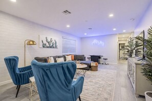 Smart TV, ping pong - Desert Diamond - Scottsdale 4 BR, Pool, Fire Pit, Ping Pong and games (Scottsdale)