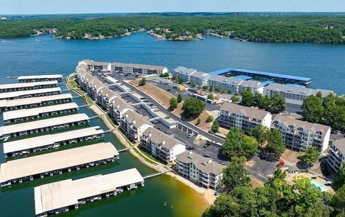 Relaxing Lake Getaway | Beach, Pools, Sunset Deck