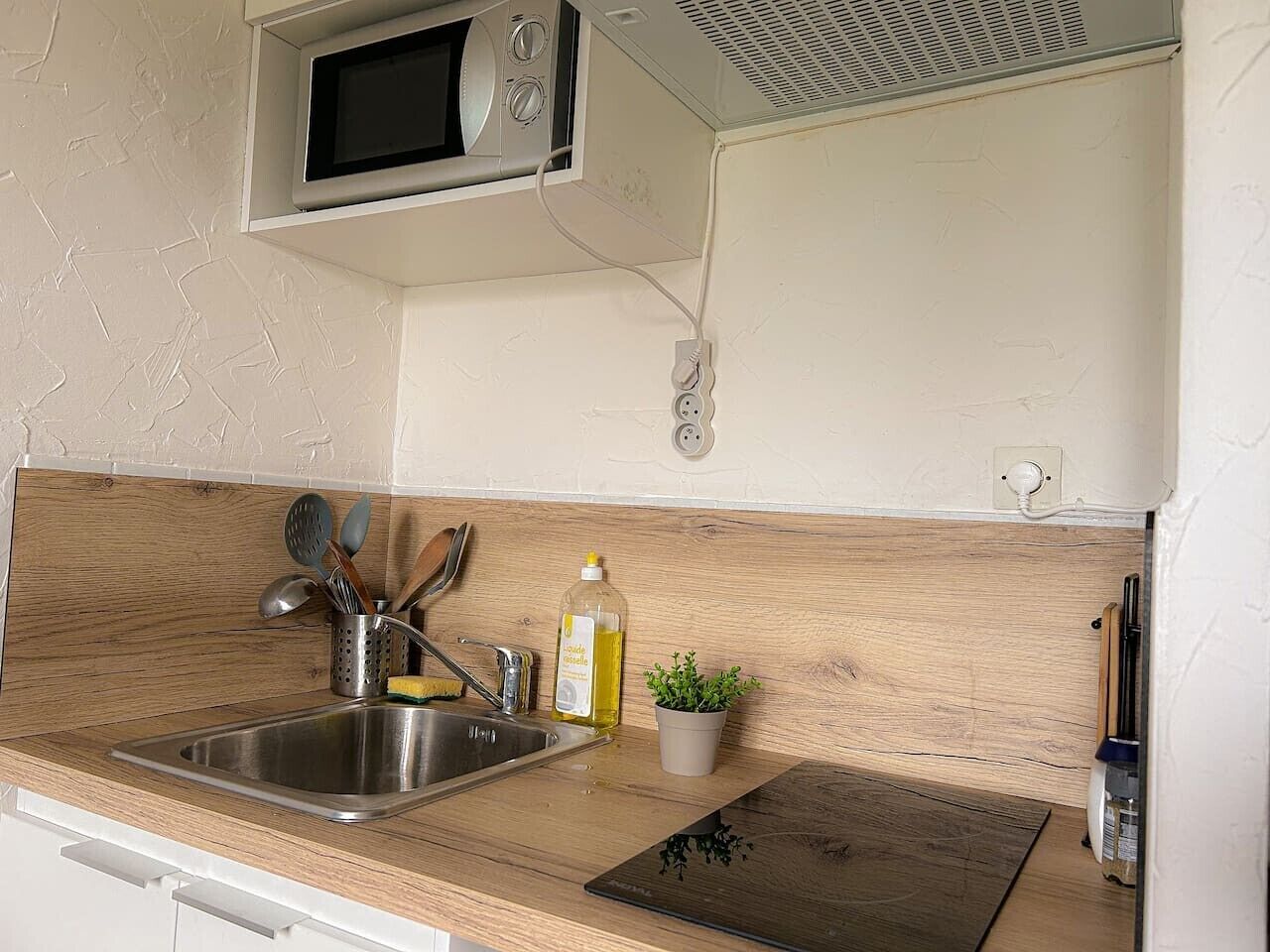 Fridge, microwave, stovetop, cookware/dishes/utensils