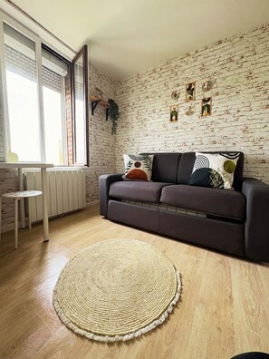 Unclassified image, 3 of 13, button - Vrbo Property (Valenciennes)