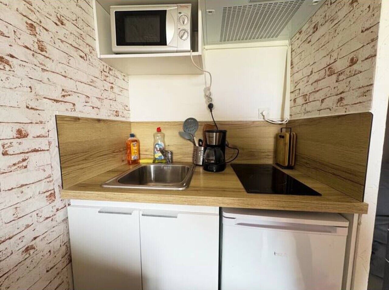 Fridge, microwave, stovetop, cookware/dishes/utensils