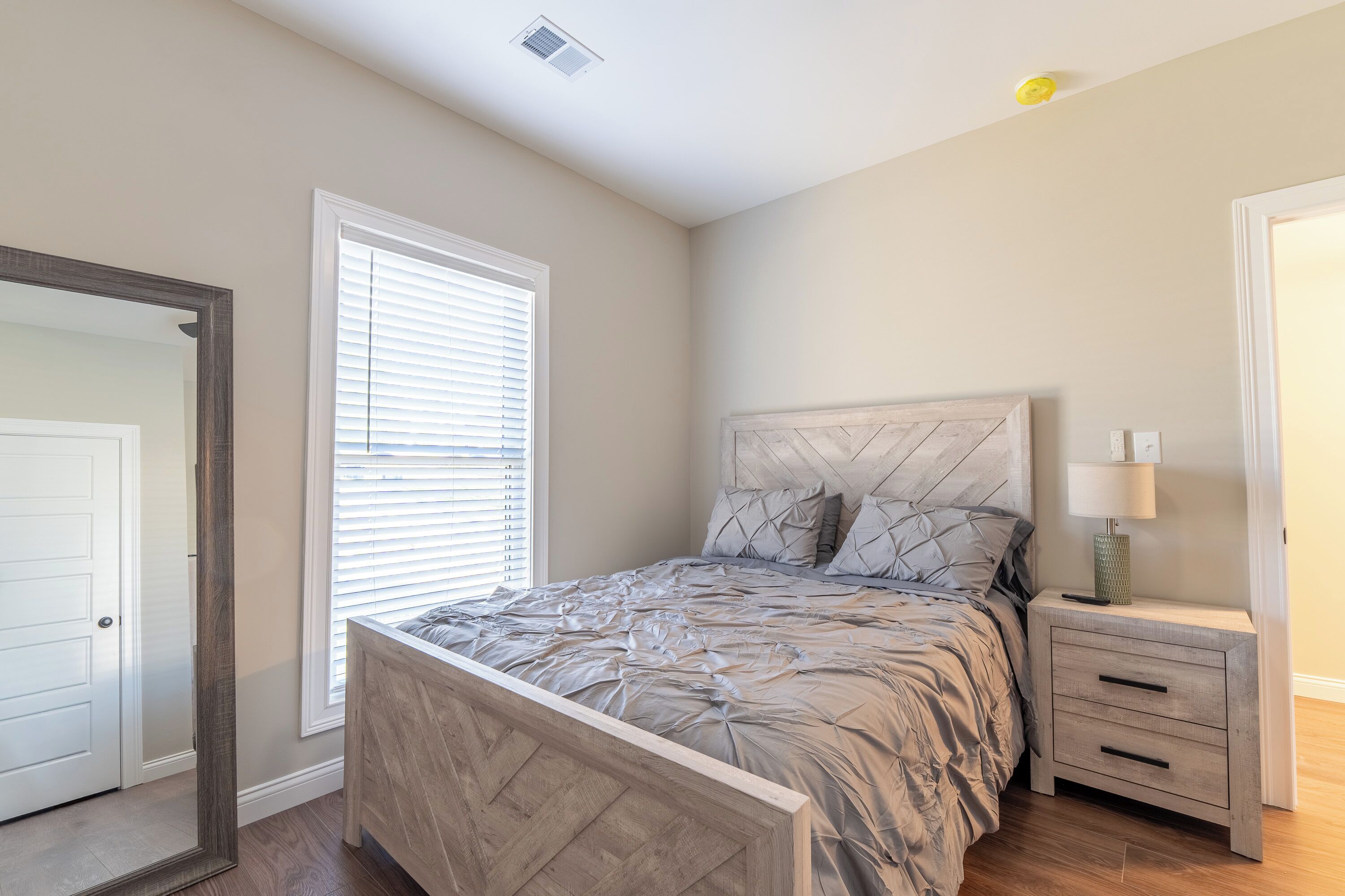4 bedrooms, WiFi, bed sheets