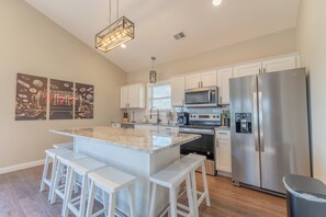 Private kitchen - Lucky 777's with Boat Slip and Indoor Basketball (Somerset)