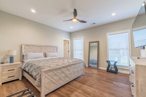 4 bedrooms, WiFi, bed sheets - Lucky 777's with Boat Slip and Indoor Basketball (Somerset)