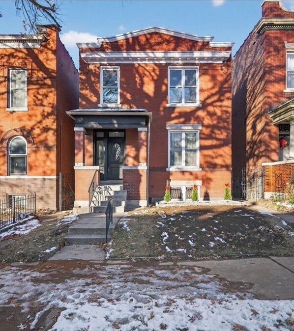 Unclassified image, 1 of 31, button - New! Family‑Friendly 3BR Home in Tower Grove South (St. Louis)