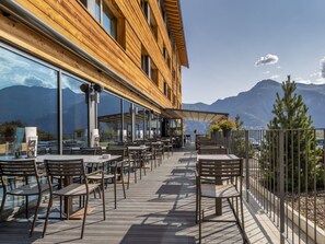 Outdoor dining - SWISSPEAK Resorts Vercorin by Interhome (Vercorin)