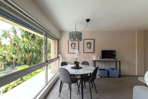 Dining - Designer studio apartment with rooftop pool (Potts Point)