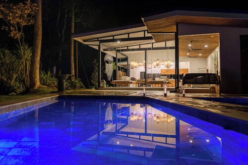 Spacious Jungle Bungalow near La Fortuna / Pool, Nature & Comfort / Strelitzia