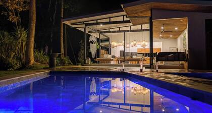 Spacious Jungle Bungalow near La Fortuna / Pool, Nature & Comfort / Strelitzia