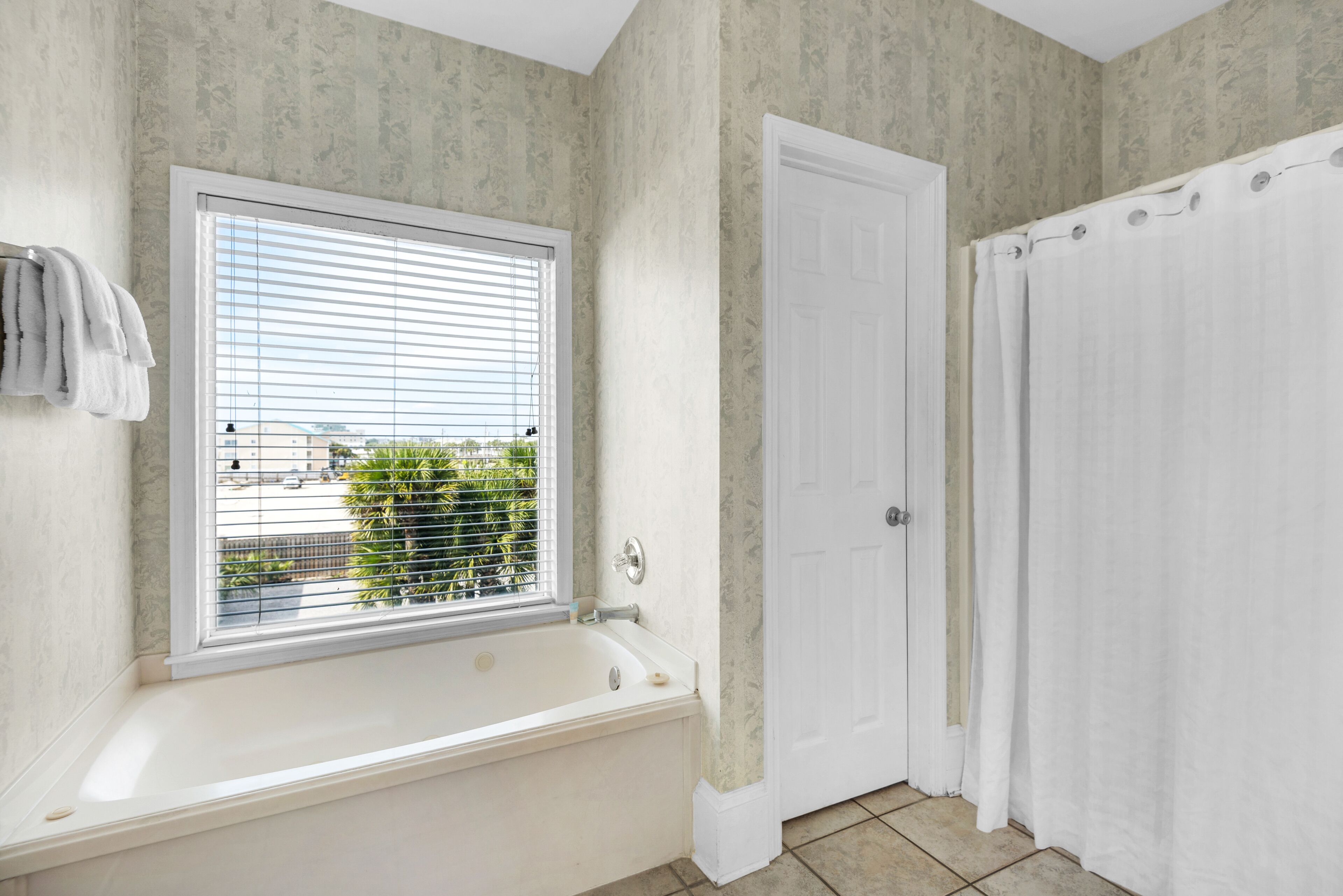 Deluxe Suite, 3 Bedrooms, Balcony, Ocean View | Bathroom | Hair dryer, towels, soap, shampoo