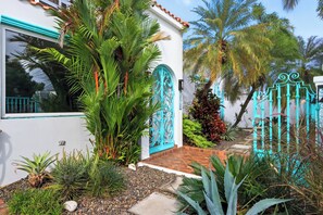 Exterior detail - PalmHousePR Luxury Tropical Villa w/ Private Pool Perfect for Groups San Juan (San Juan)