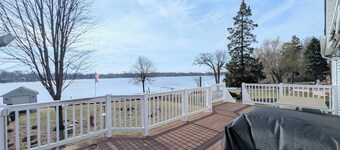 Cozy Serene 3-bedroom Lake Front Home