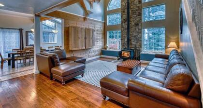 Kodiak Getaway Hot Tub, 2BR, Wood stove!