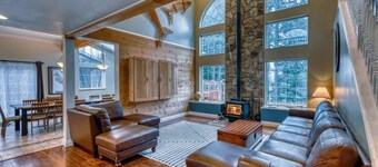 Kodiak Getaway Hot Tub, 2BR, Wood stove!