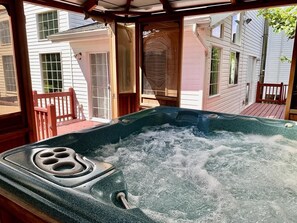 Outdoor spa tub