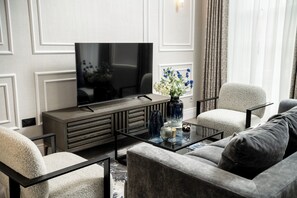 Unclassified image, 3 of 6, button - Luxury City 5* Retreat - Lux Spa Bath - Romantic (Edinburgh)