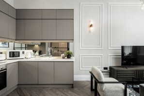 Unclassified image, 4 of 6, button - Luxury City 5* Retreat - Lux Spa Bath - Romantic (Edinburgh)