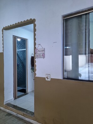 Property grounds - Beautiful house with barbecue, gourmet area, garage, 4 minutes from the beach. (Armação dos Búzios)