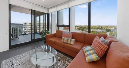Spacious 2-Bed Apartment with Balcony & City Views