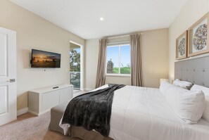 Desk, iron/ironing board, travel cot, WiFi - Magic Village 4BR, Spacious and Stylish (Kissimmee)
