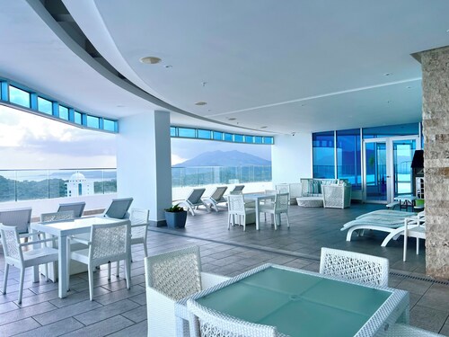 Elegant brand new apartment between rain forest and beach in Casa Bonita
